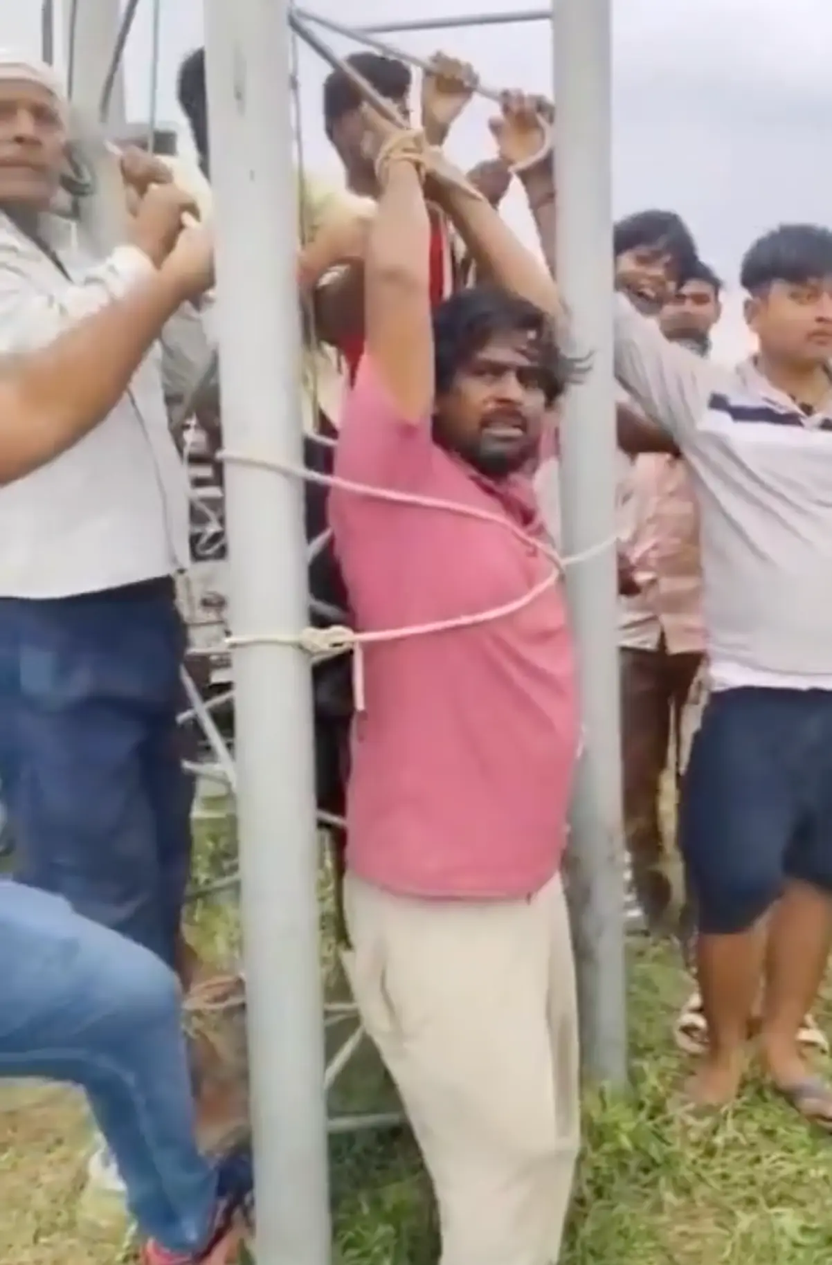 Police were called to a ‘hostage’ situation involving the tied up technician (X/@Sachingupta)