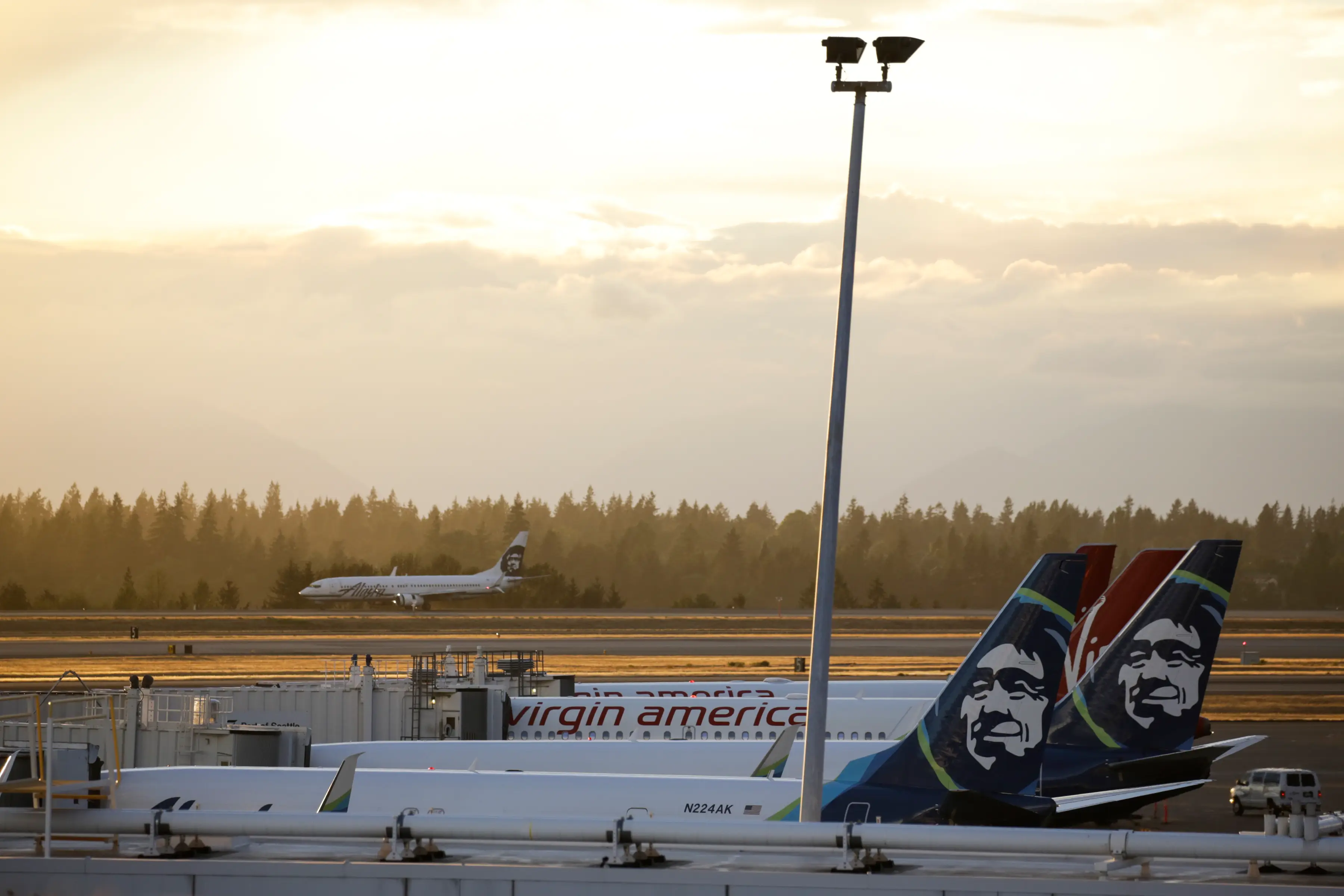 Richard Russell took the aircraft from Seattle–Tacoma International Airport (JASON REDMOND / Contributor / Getty)