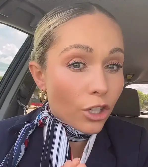 Travellers should leave 2 hours of transfer time between hauls / @blondevoyage/Instagram