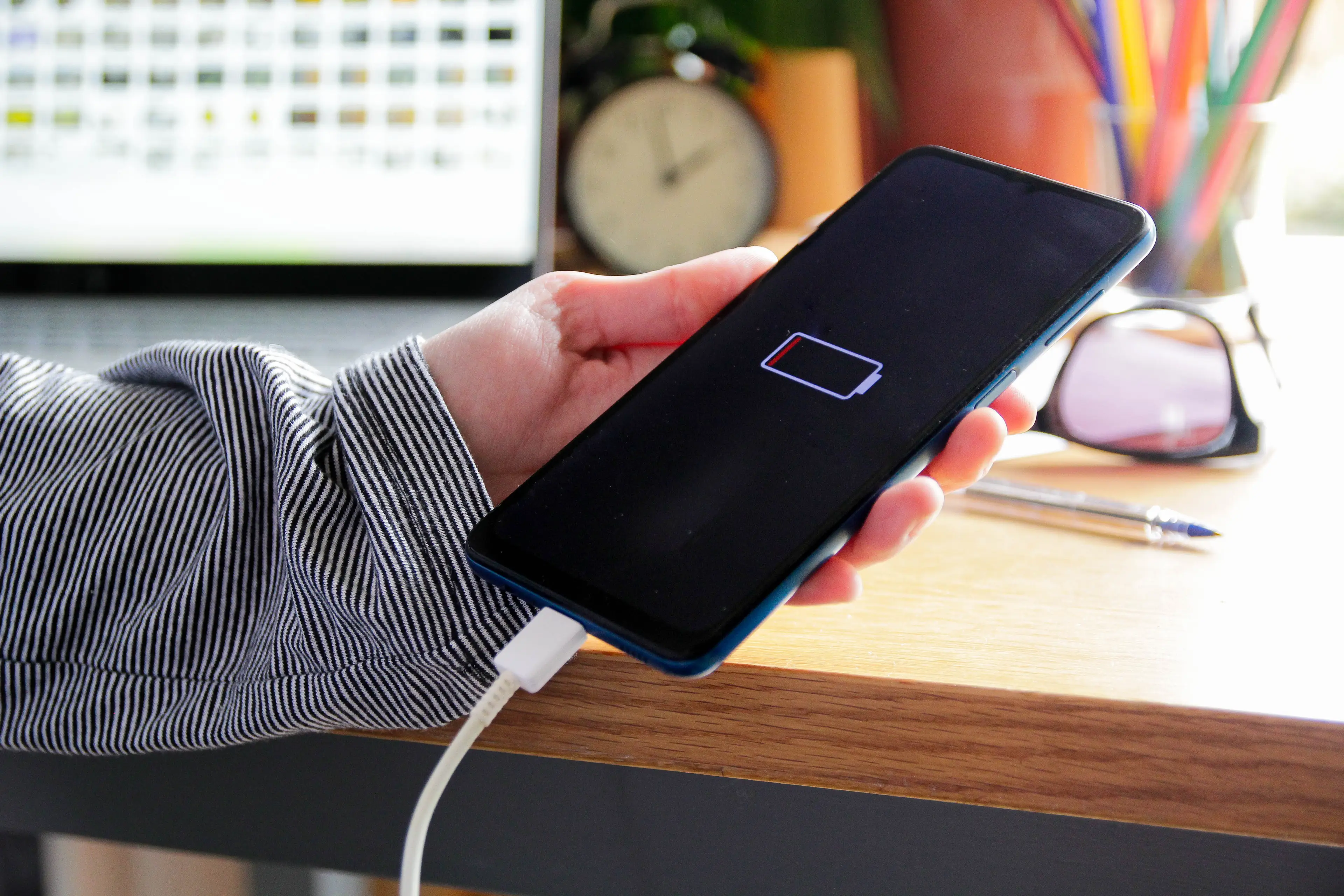 Getting a little more juice from your iPhones (Kinga Krzeminska / Getty)