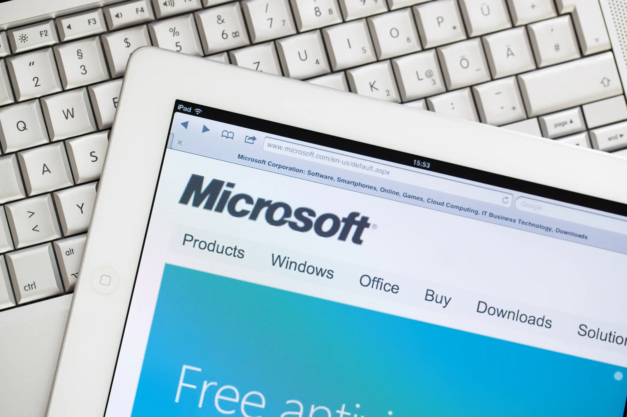 Microsoft Outlook Lite will no longer be offering its email feature to Android users (wundervisuals/Getty Images)