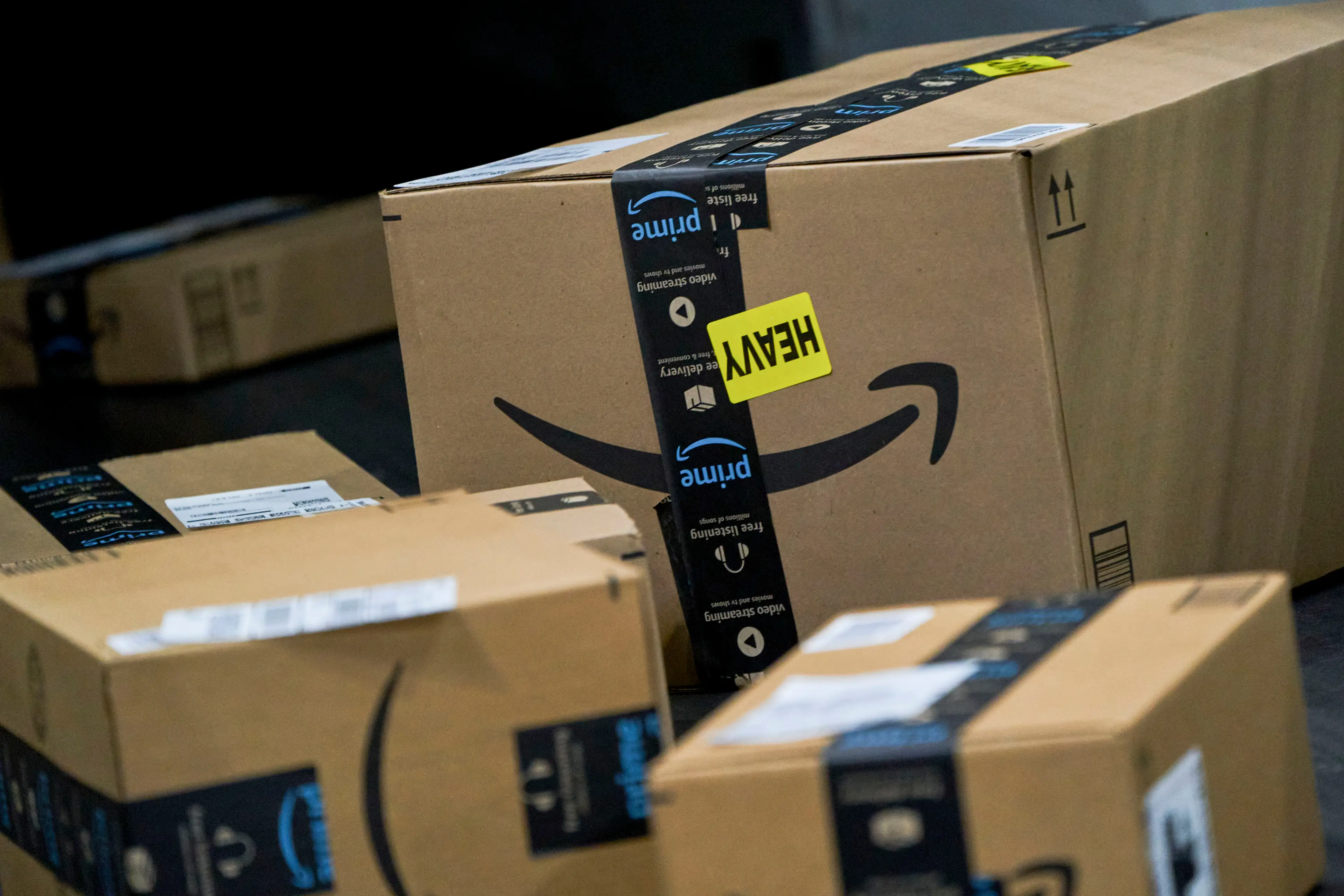 Amazon is trying to combat its mass of returns (Bloomberg / Contributor / Getty)