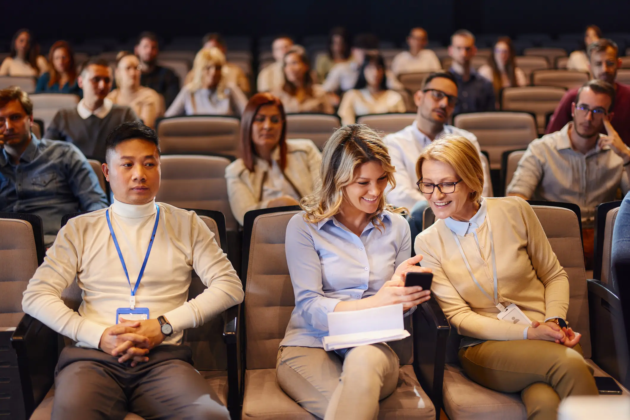 Samsung has a new privacy tool to stop people looking at your phone screen (skynesher/Getty Images)