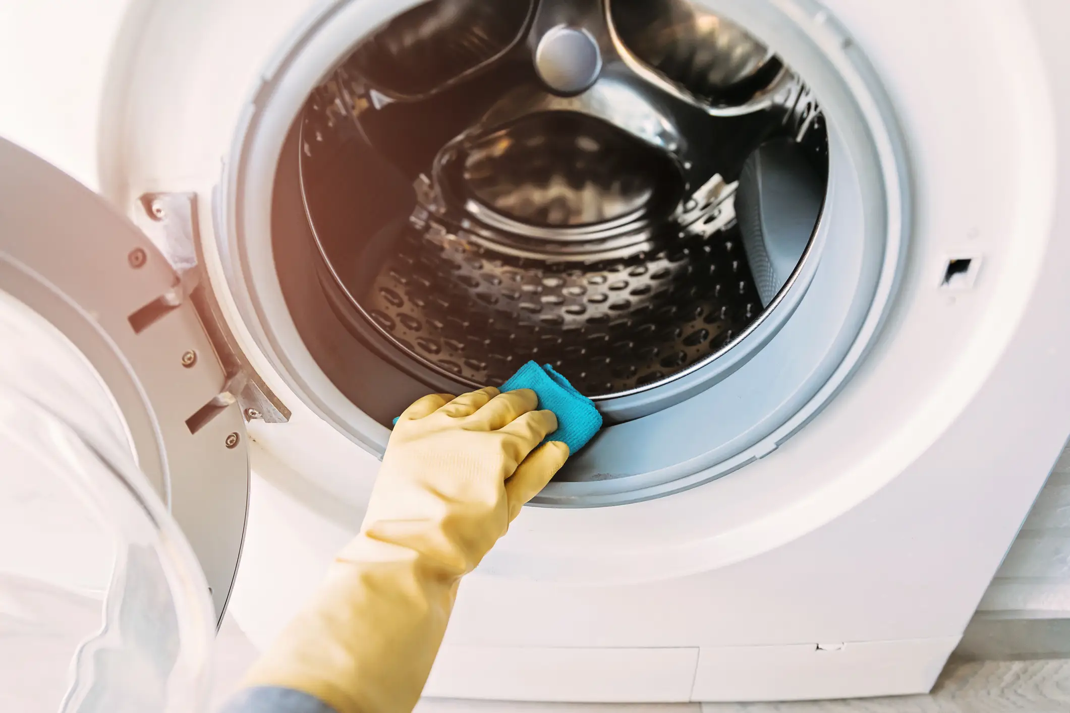 Snook advises cleaning your washing machine seal and door 'every so often' to prevent mould (Cris Cantón/Getty)