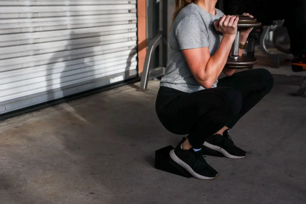Workouts targeting your glutes specifically are ideal for combatting Ozempic Butt, with squats broadly recommended (Juliana Yamada / Los Angeles Times via Getty Images)