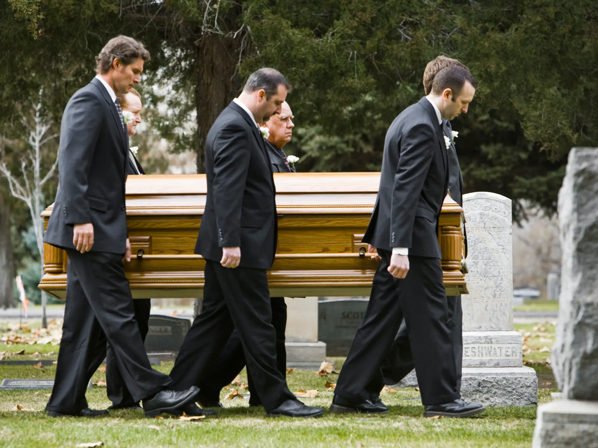 A simulation shares what happens to your body when you die (RubberBall Productions/Getty Images)
