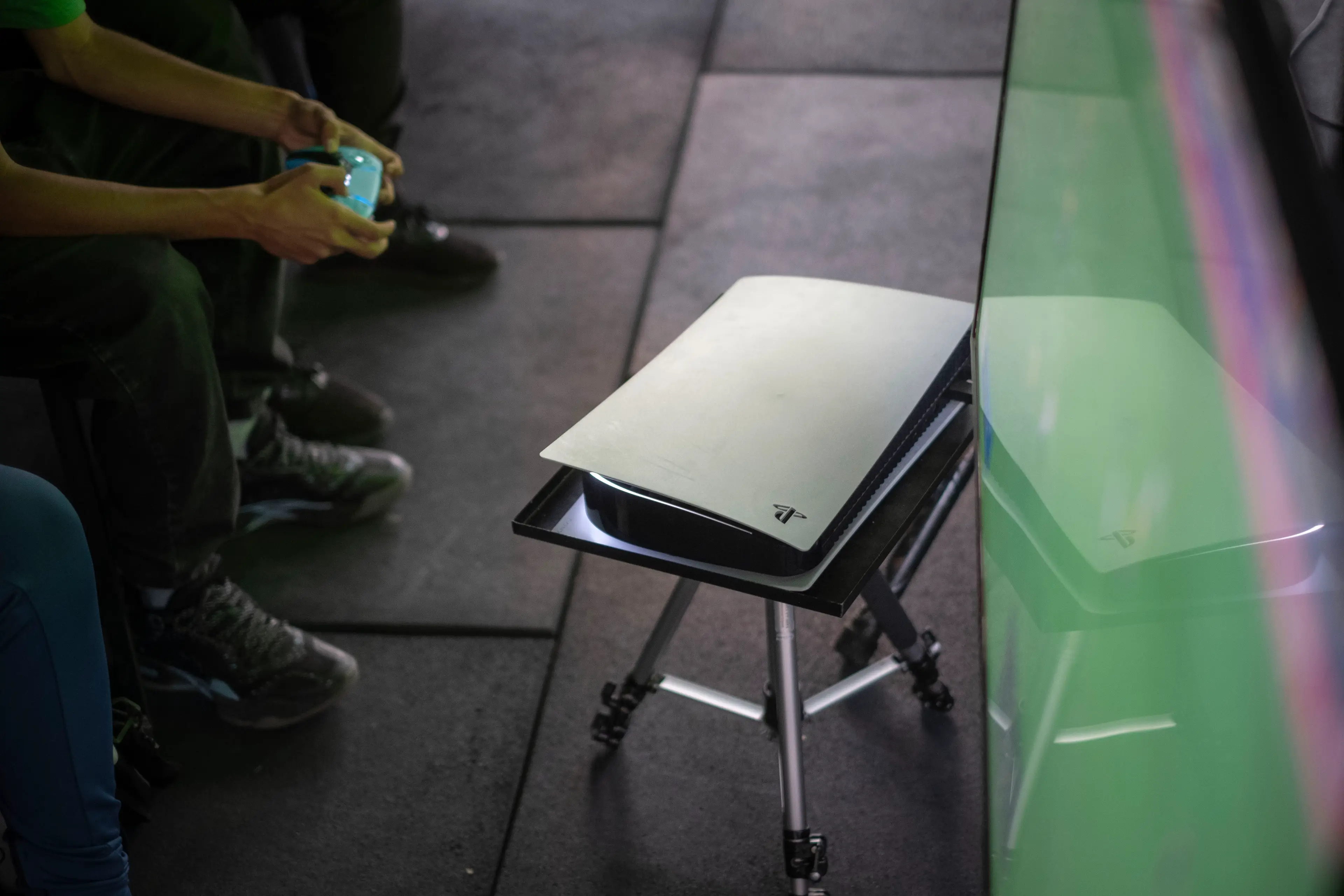 Looks like you're fine positioning your PlayStation however you like.