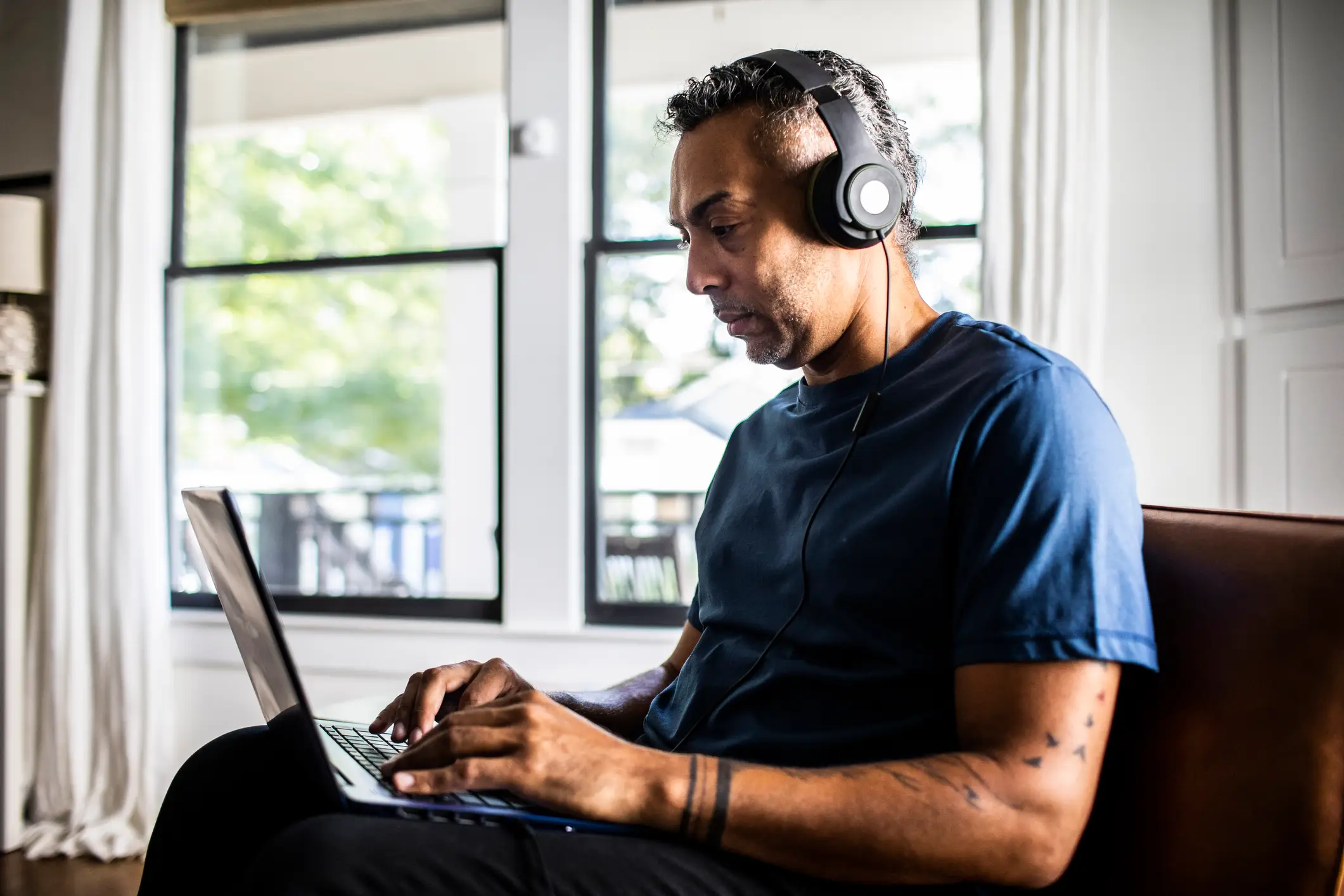 Experts point towards the risk of heat, electromagnetic fields, and Wi-Fi signals for your sperm (Getty Stock)