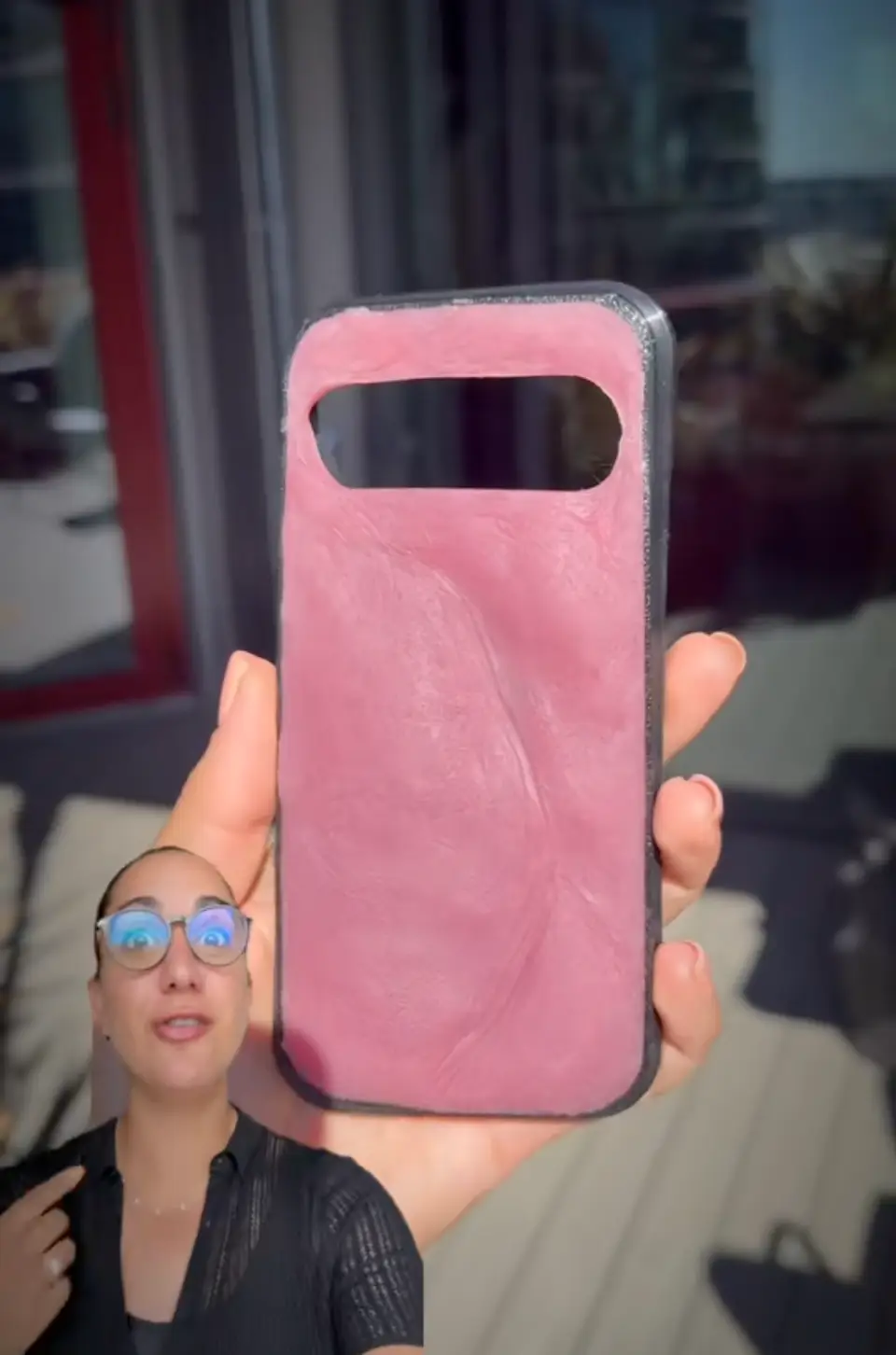The phone case is designed to look like human skin (TikTok/@shivalibest)