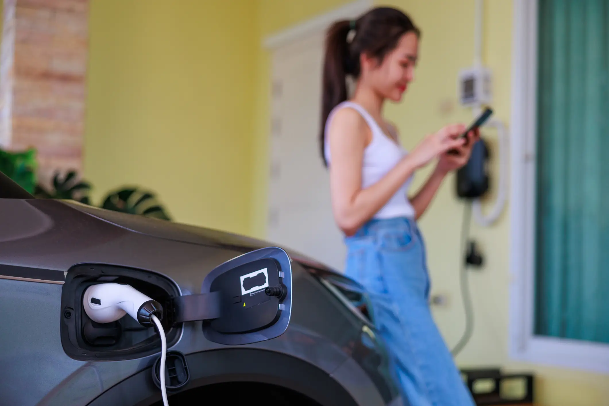An EV driver shared a breakdown of their charging costs over 31 days (Rhenizara S/Getty) 