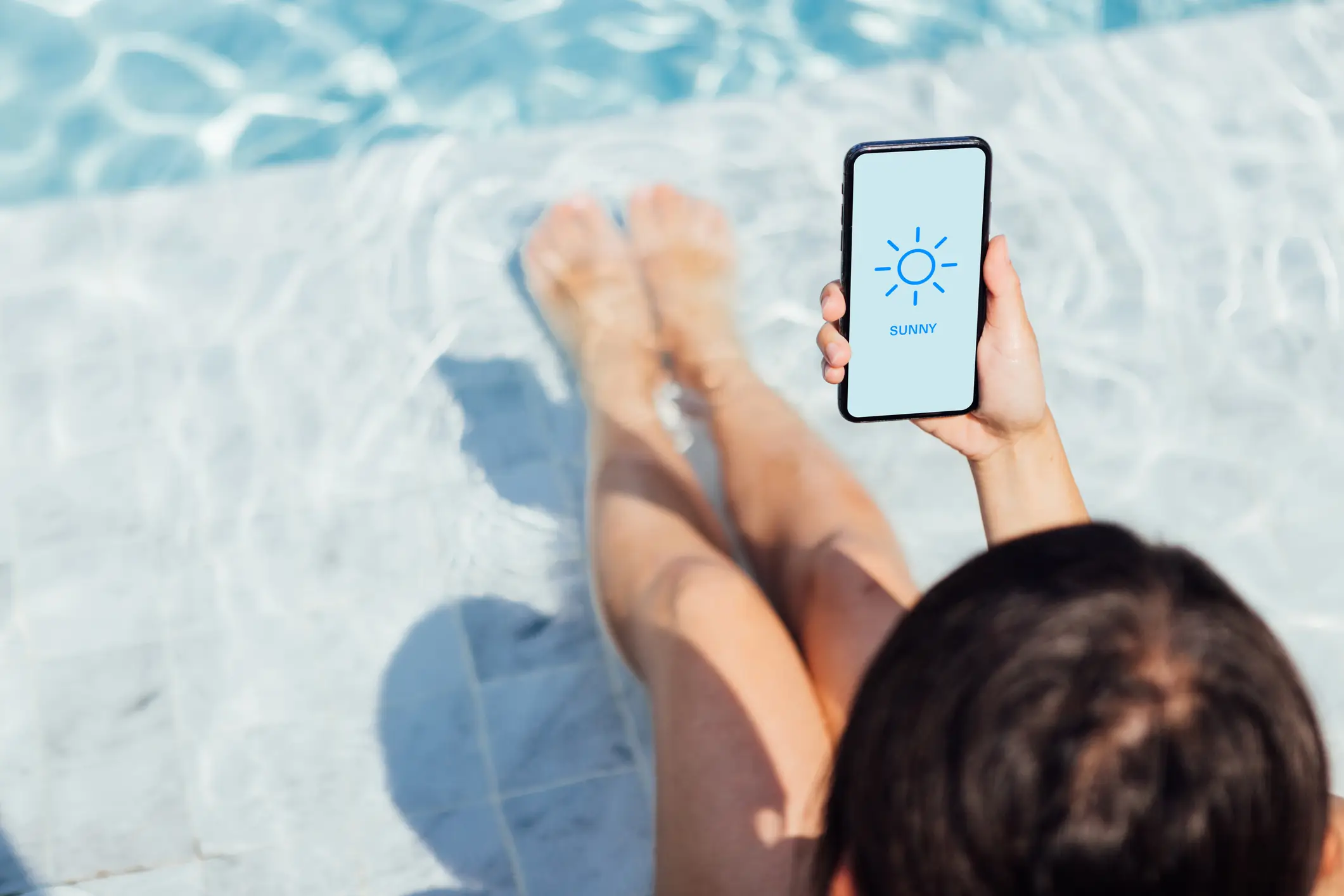 An expert shares how to keep your tech safe in the sun (Oscar Wong/Getty Images)