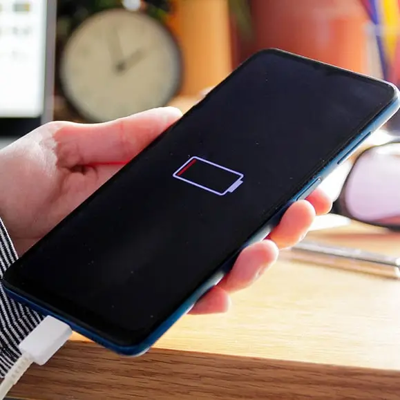 Tech expert urges people to disable these two settings right now for longer battery life