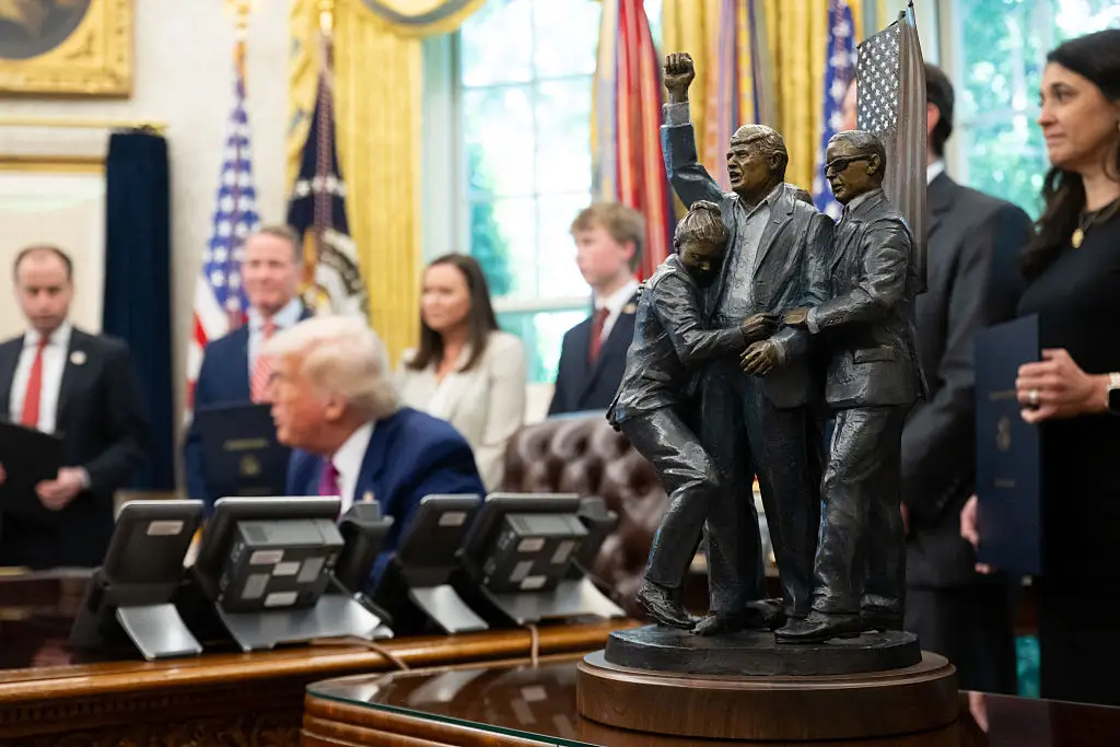 A bust of President Trump is planned for construction (SAUL LOEB / Contributor / Getty)