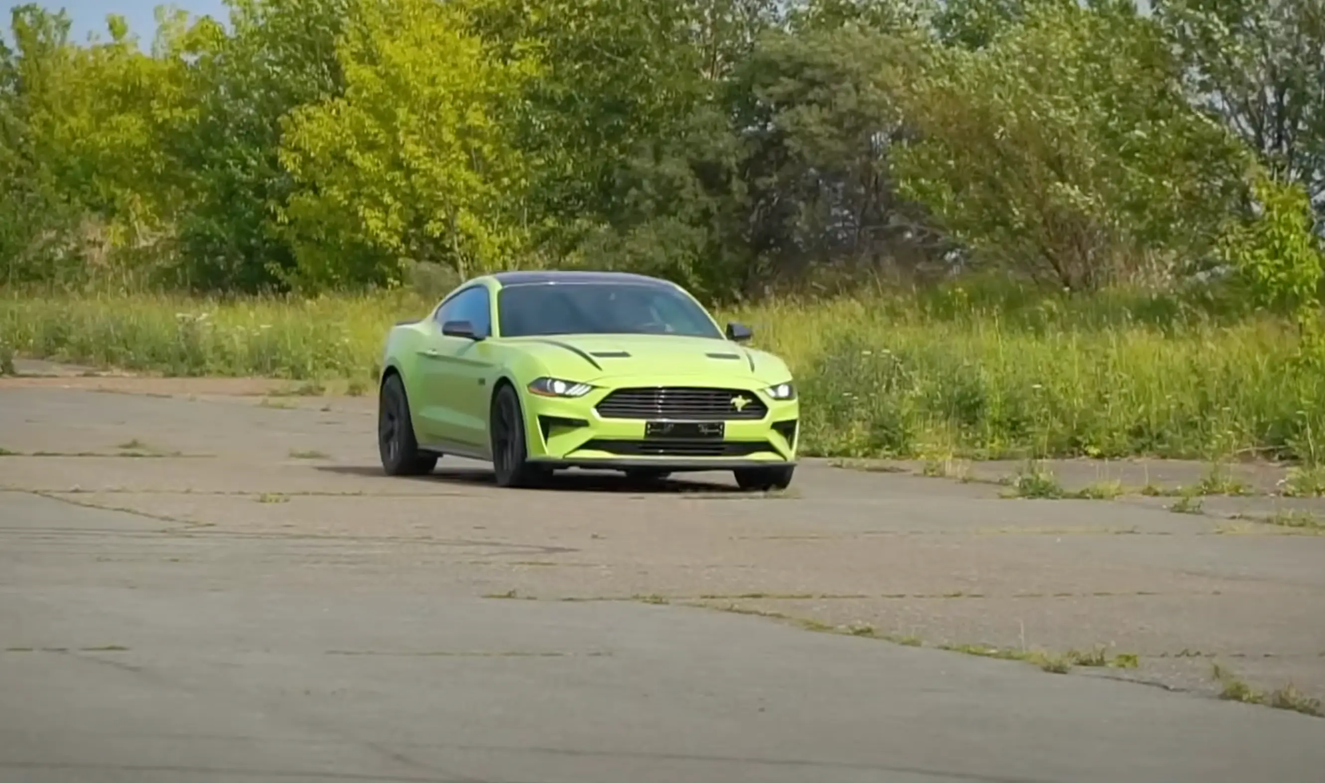 The YouTuber uncovered a customized Ford Mustang (YouTube/@SLAVsADVENTURES)
