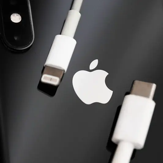 World-famous hacker reveals scary reason why you should never share iPhone chargers
