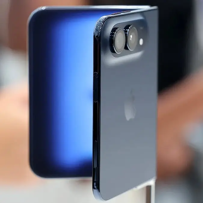 iPhone Duo (Benjamin Fanjoy/Getty Images)