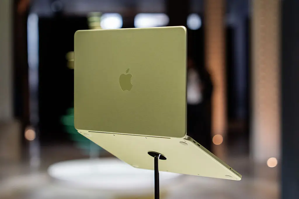 There is a simple way to save money on a MacBook (Adam Gray/Bloomberg via Getty Images)
