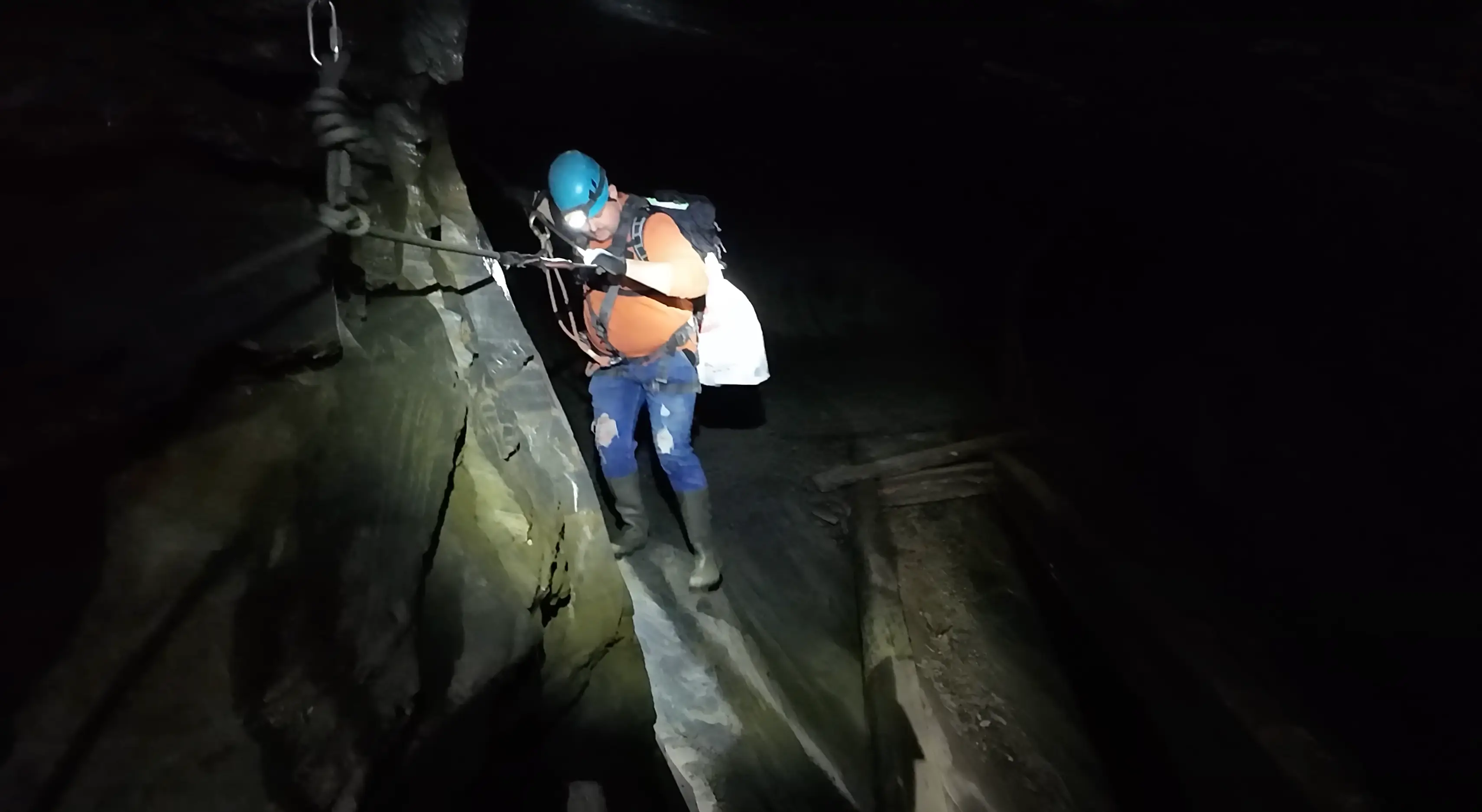 The YouTubers trekked 1,300 ft down to the remote camp (YouTube/@OffTheH00k)