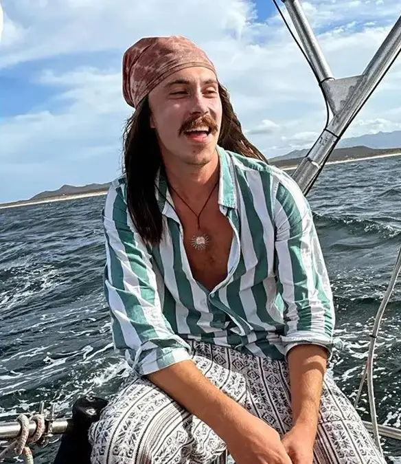Luke has been documenting his journey on his 27ft sailboat (TikTok/Instagram/@sailing_songbird)