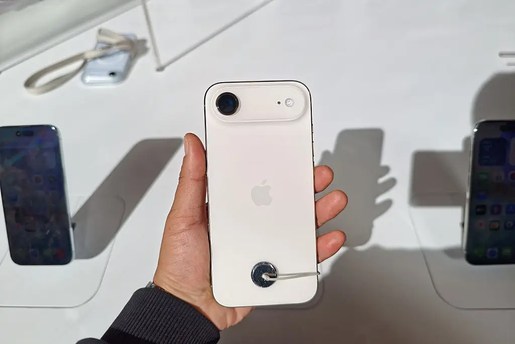 Many users 'regret' buying the iPhone Air (NurPhoto/Contributor/Getty)