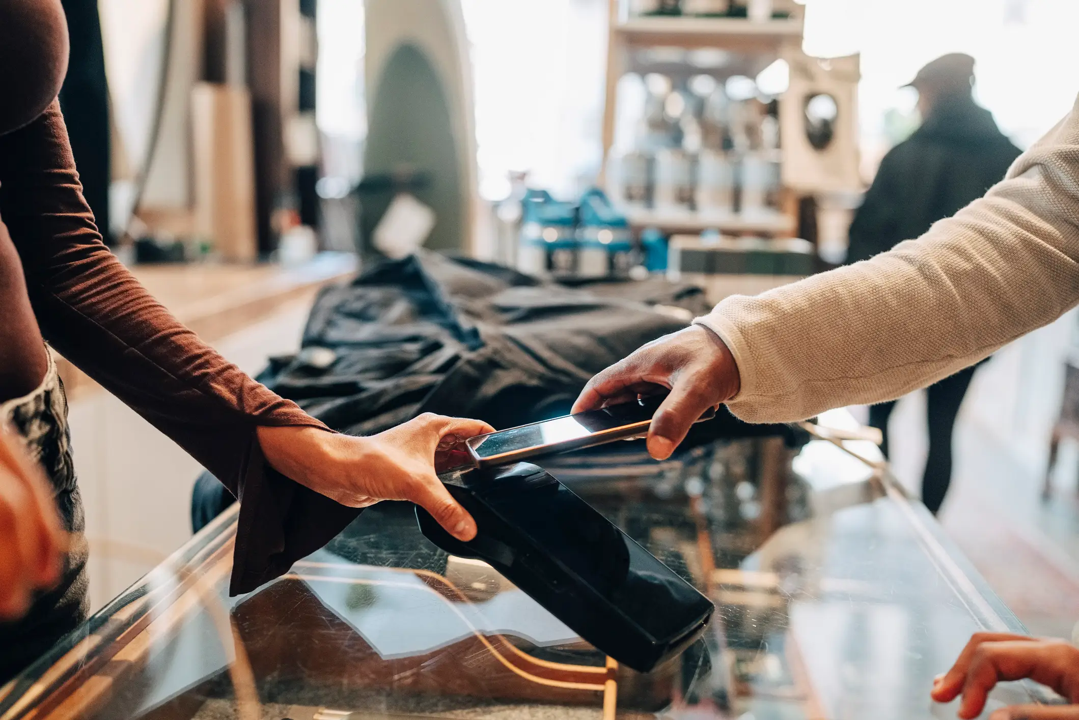 Lloyds Banking Group believes that better tools within digital banking apps could help households save upwards of £3,500 across the next 10 years (Getty Stock)