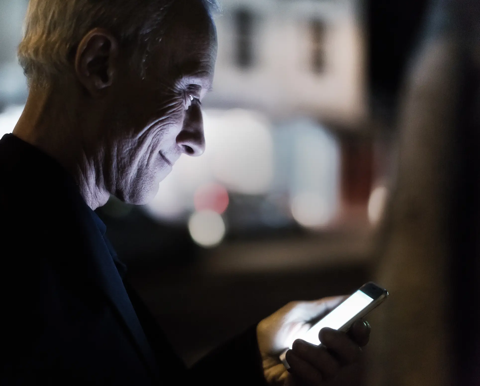 Excessive screen time on your gadgets can decrease your memory and cognitive functions (Getty Stock)