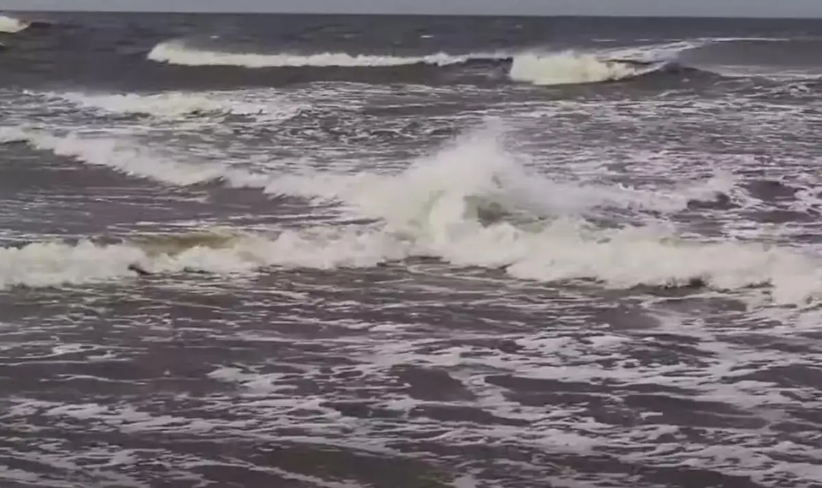 The chessboard-style waves can create rip tides. (YouTube/Razvan Fiat)