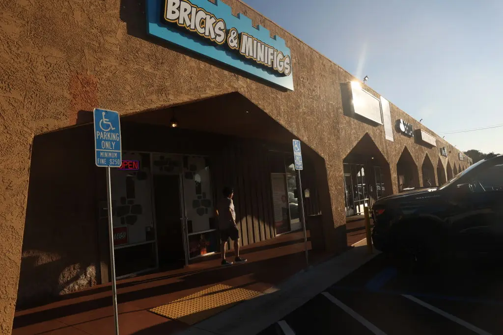 Bricks & Minifigs has reached a settlement with the Mansell family, issuing an apology in addition (Michael Blackshire / Los Angeles Times via Getty Images)