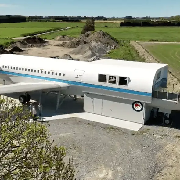 Man who set out to build a treehouse actually bought Boeing 727 that’s now his home