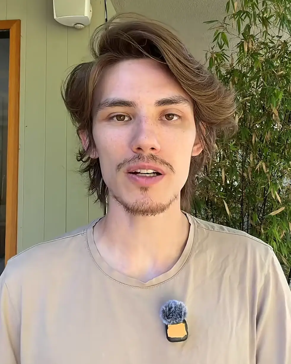TikToker Tyler Morgan shared his thoughts about the new iOS 27 (TikTok/@hitomidocameraroll)