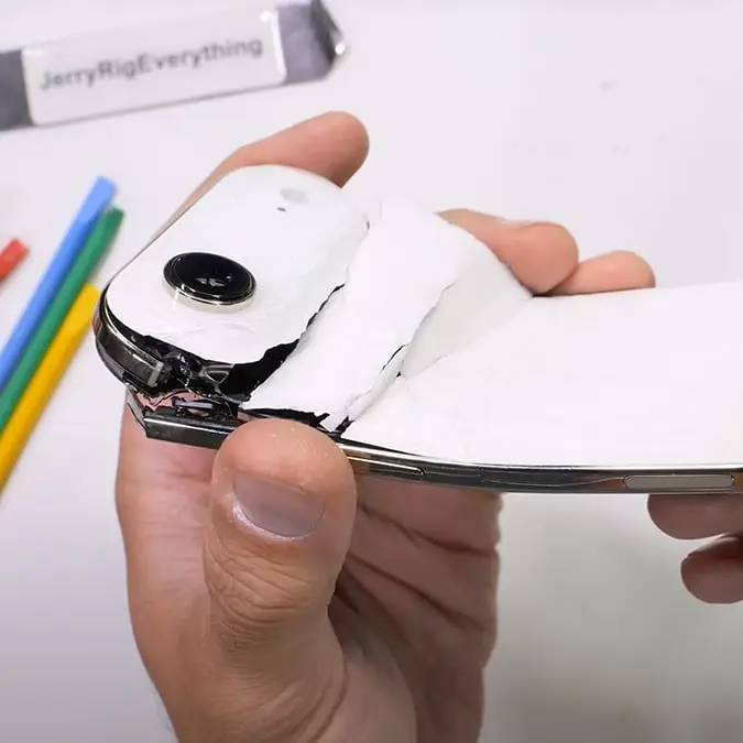 YouTube/@JerryRigEverything