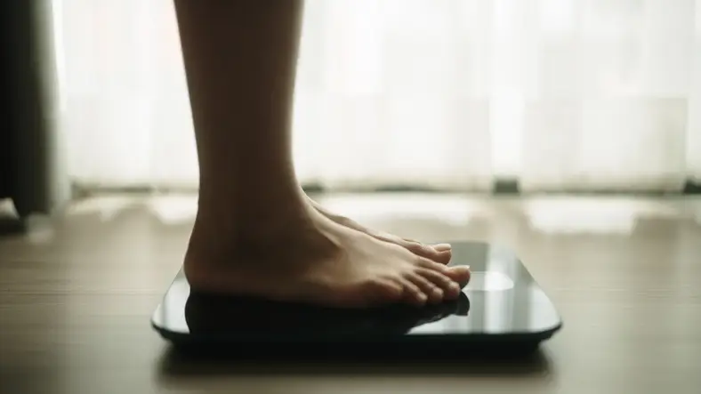 Participants that slept around 78 minutes less per night gained weight of 1lb (pocketlight / Getty)