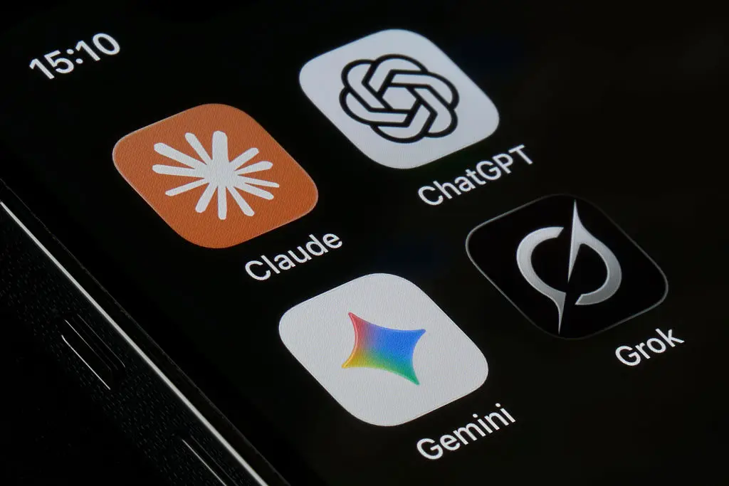 Siri is expected to have better functionality to ChatGPT, Gemini, and Claude (NurPhoto/Contributor/Getty)