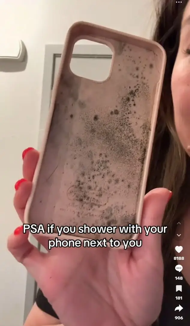It's hard not to be shocked when seeing mold on the inside of your phone case (TikTok/bestfindsbestie)