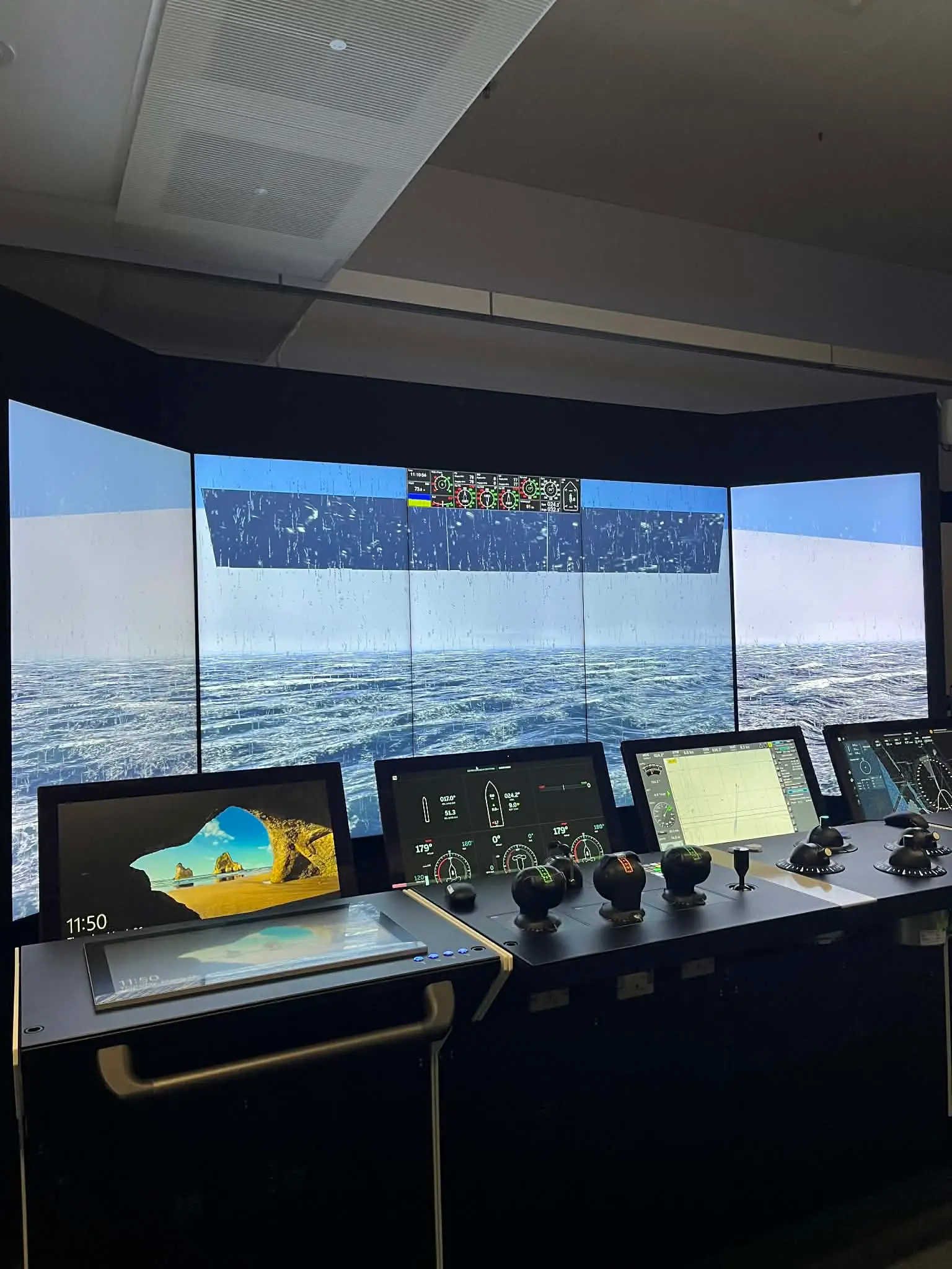 The simulation is used to replicate real ships that are out on the open waters (UNILAD Tech)