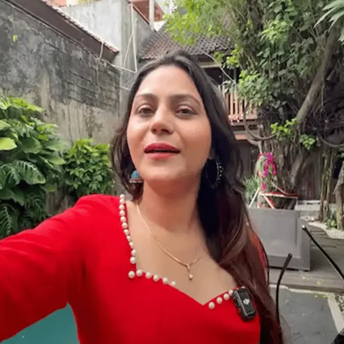 TravelWithJo / YouTube