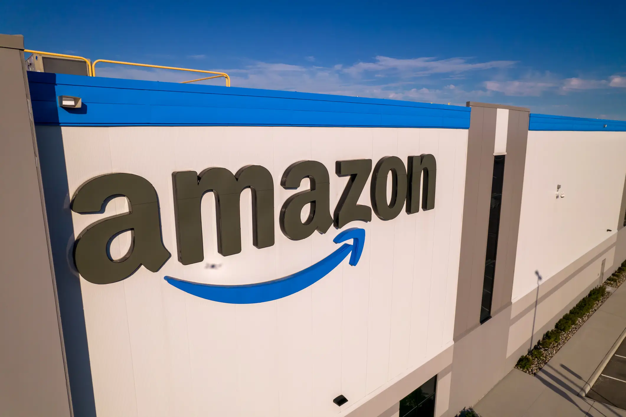 Amazon staff claim they've been pushed to use AI tools (tigerstrawberry / Getty)
