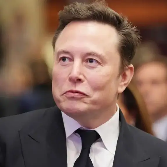Elon Musk says he's a 3,000-year-old time-traveling alien who is trying to return to his home planet