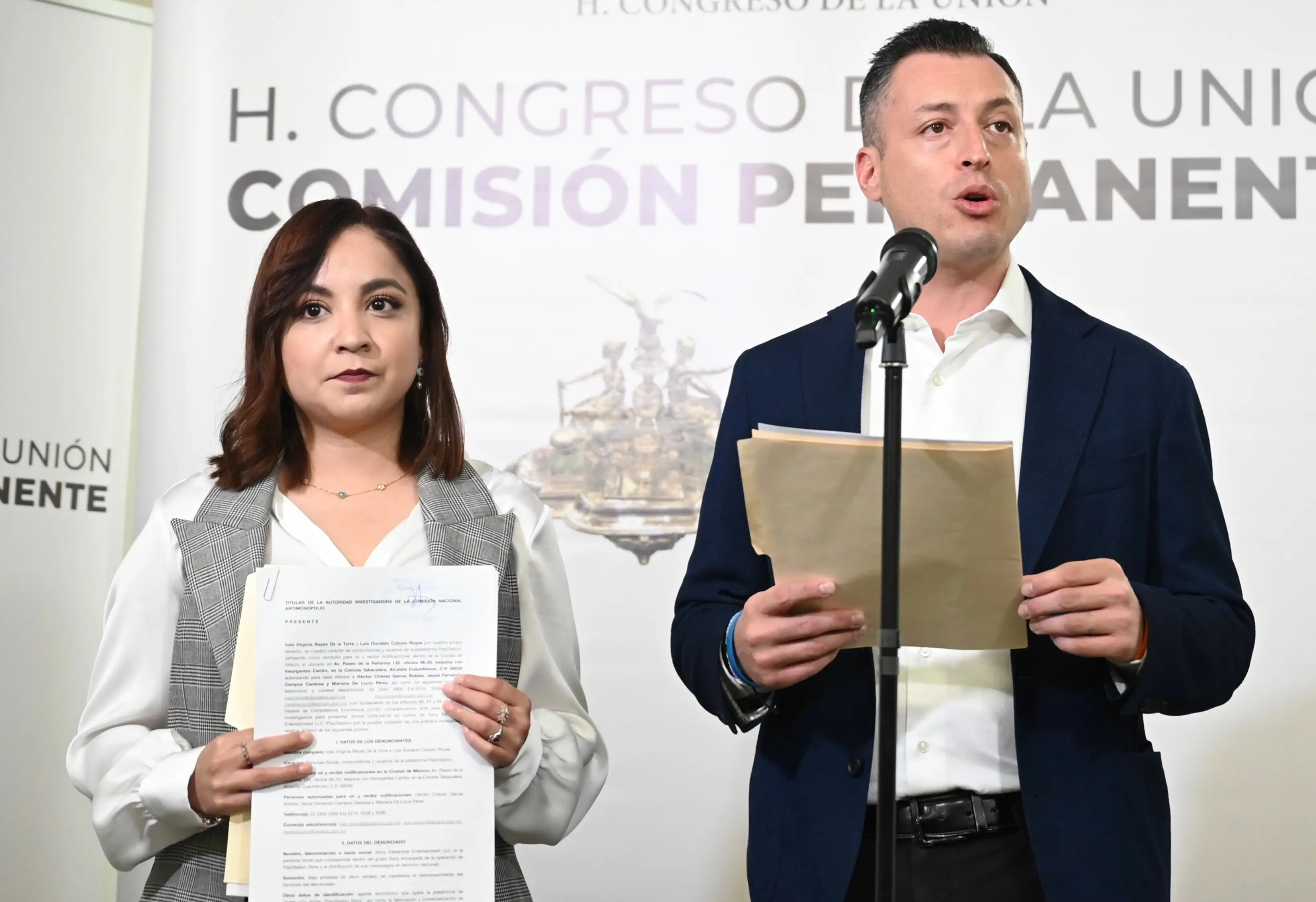 Iraís Reyes and Luis Donaldo Colosio have filed an antitrust complaint to Mexico's COFECE after Sony killed physical games (Instagram/irais_reyes/colosioriojas)