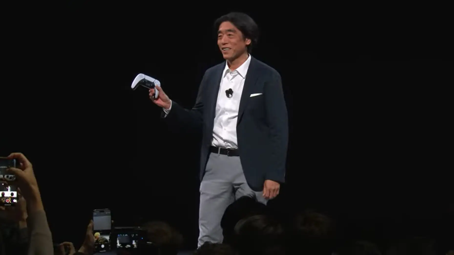 Izumi Kawanishi brought the car onstage using a PS5 controller.