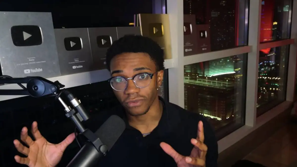 Davis warns time is ticking for his YouTube channels (YouTube / adavia)