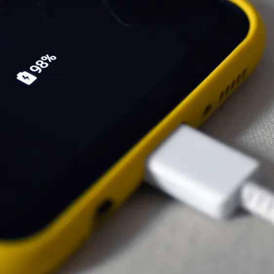 Cellphone repair expert shares most common mistakes that drain your battery