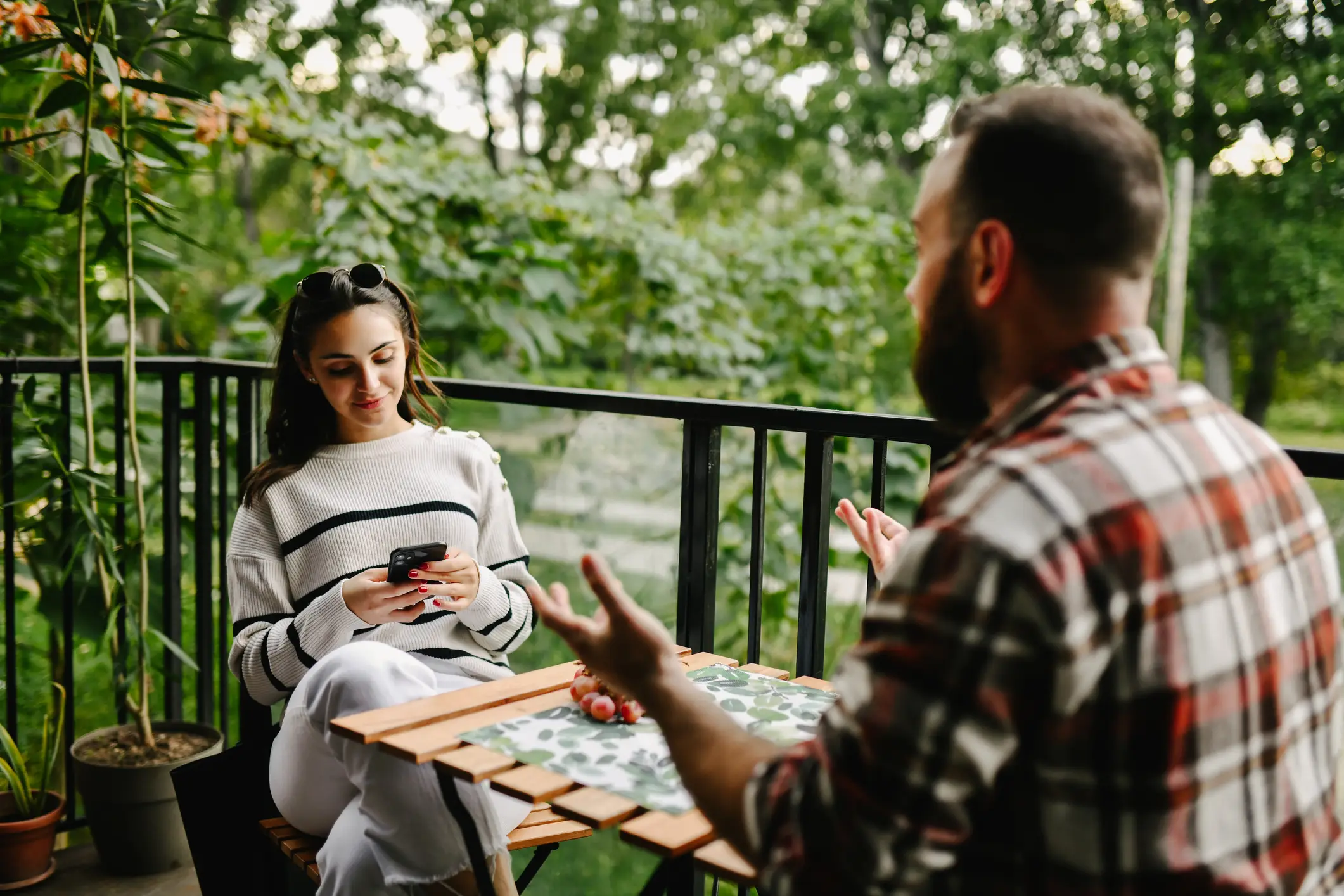 Experts warn phubbing can be damaging in romantic relationships. (AleksandarGeorgiev/Getty)