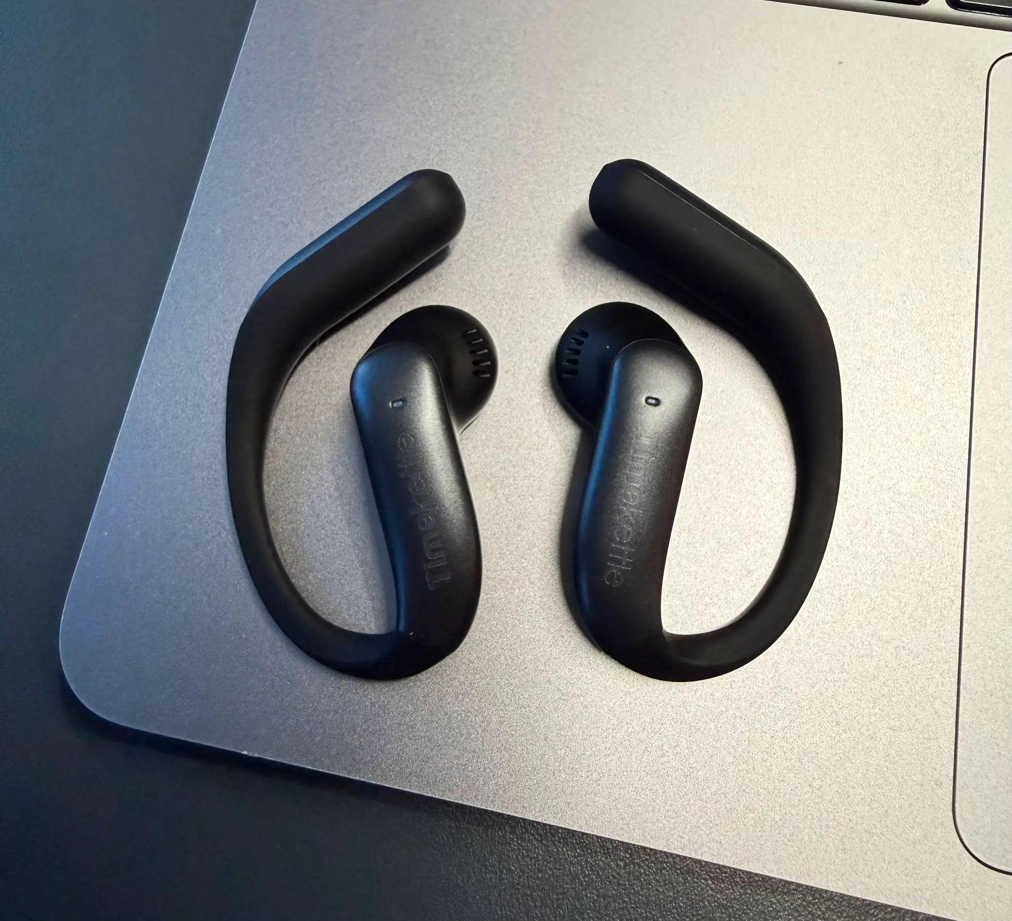 I used the Timekettle LiveTalk earbuds to have a conversation in two languages (UNILAD Tech)
