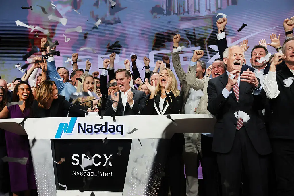 SpaceX, comparatively, is seen as a riskier bet for investors, with experts worried that it will lose you money (Spencer Platt/Getty Images)