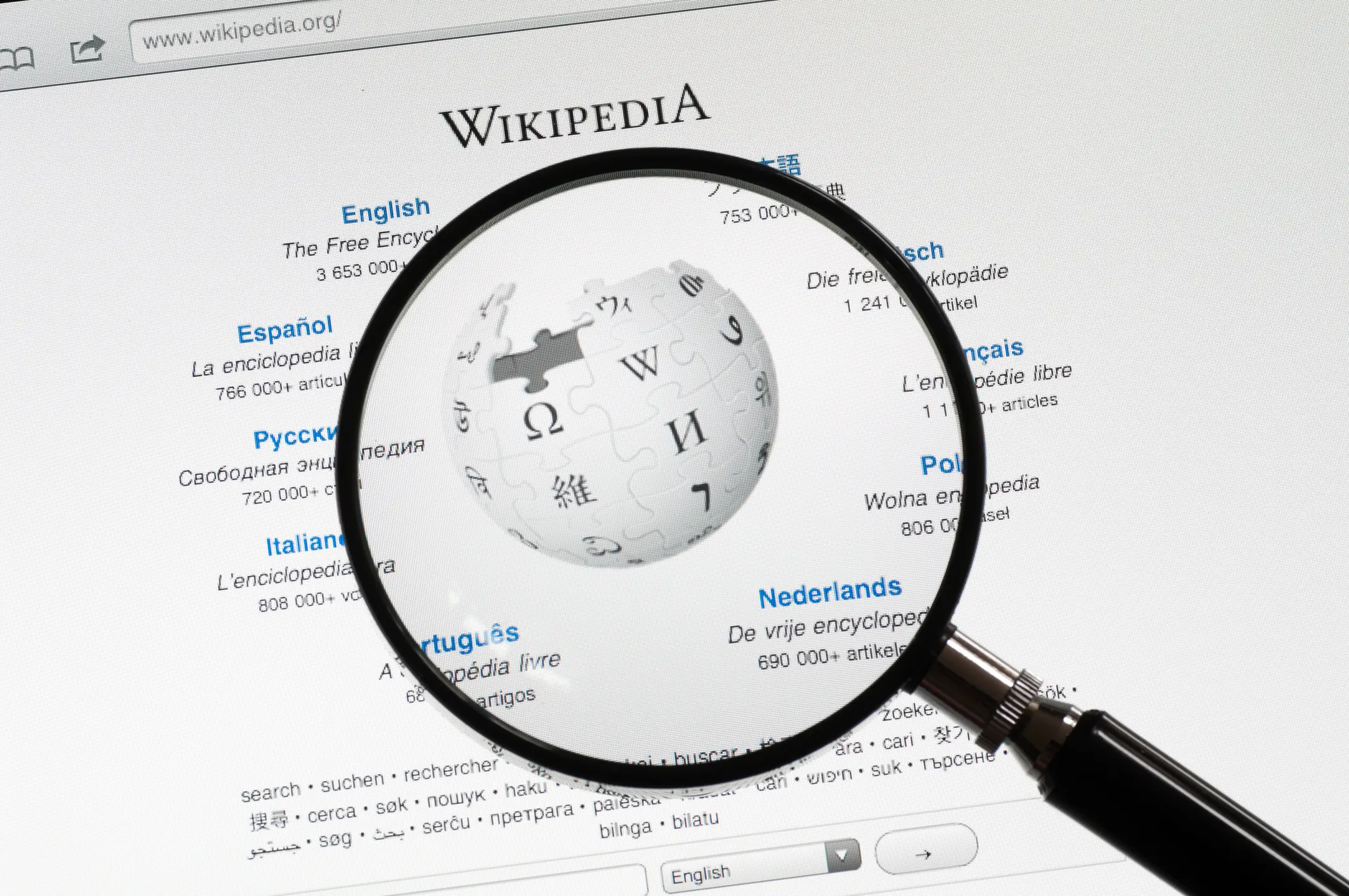 Wikipedia had banned AI content, minus two exceptions (zmeel/Getty)
