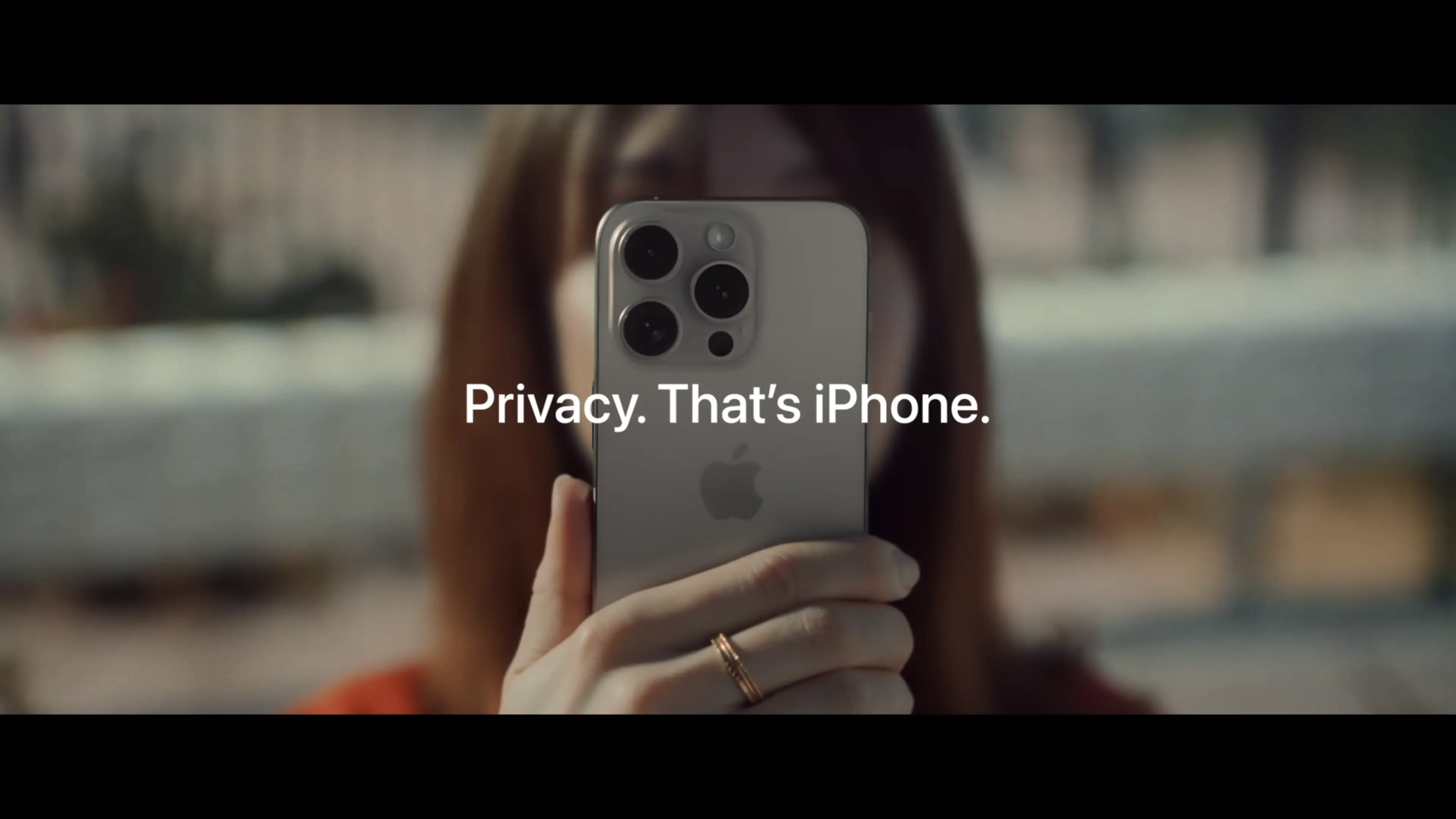 Apple's advert boasts the privacy benefits of using Safari, hitting out at the unnamed Chrome in the process (Apple)