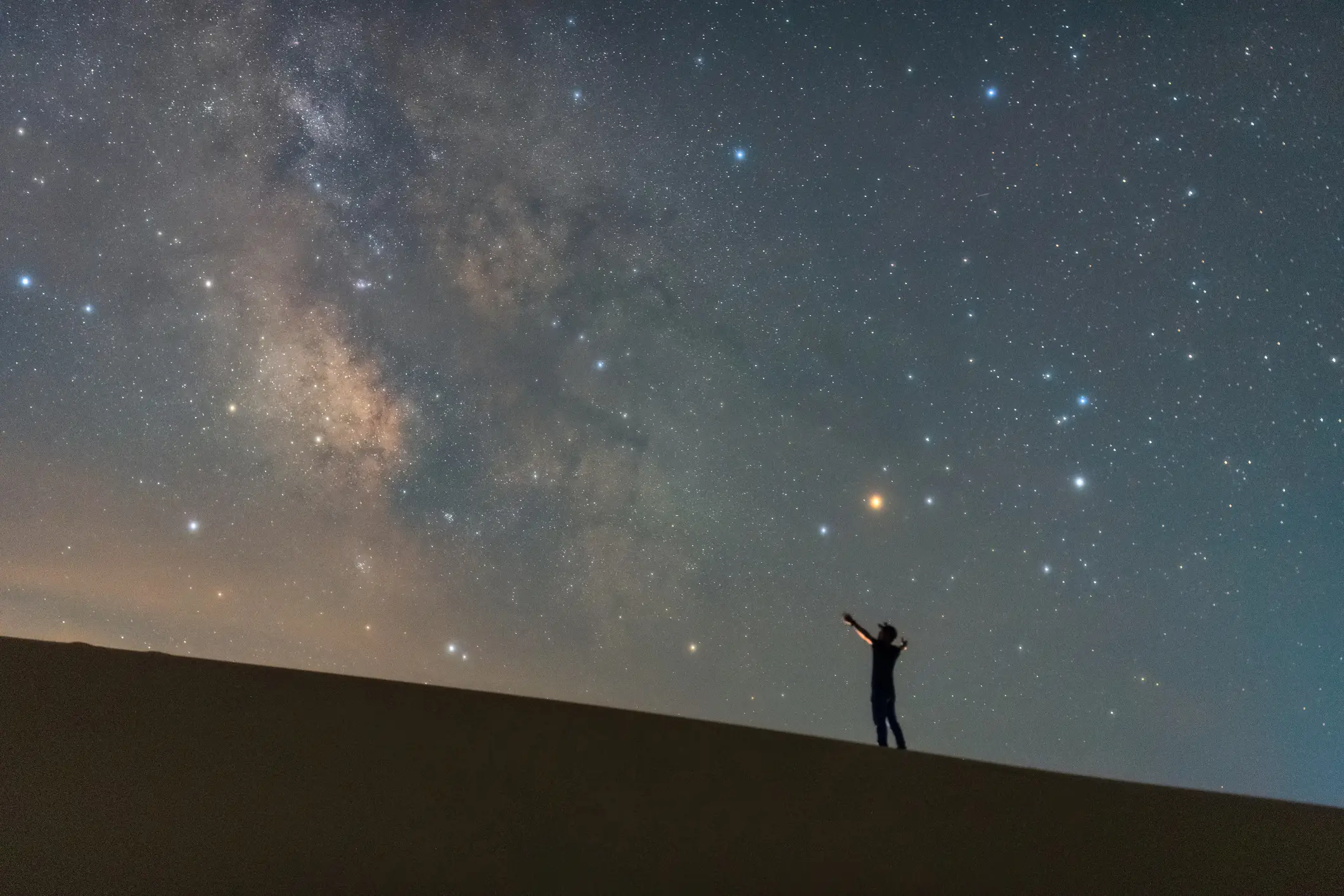 A six-planet alignment will be visible in the sky next week (bjdlzx/Getty Images)