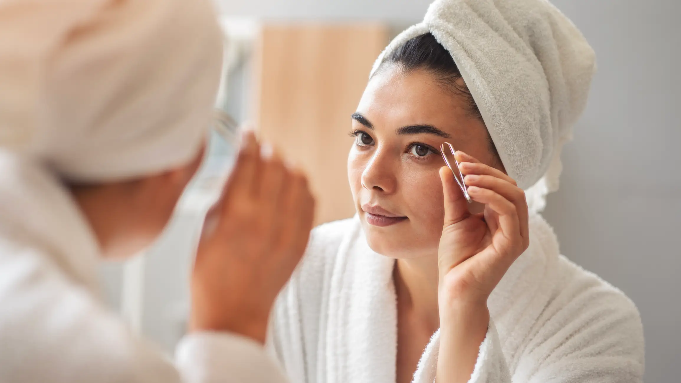 Tweezing can damage the hair follicle (seb_ra/Getty)