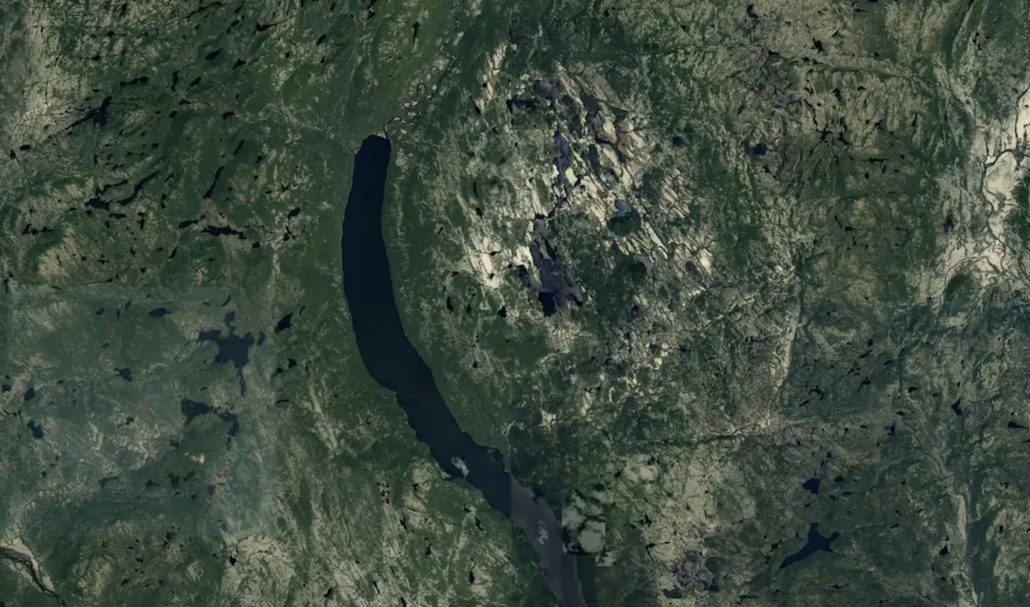 A mysterious pit was discovered in Quebec, Canada using Google Maps (Google Earth)